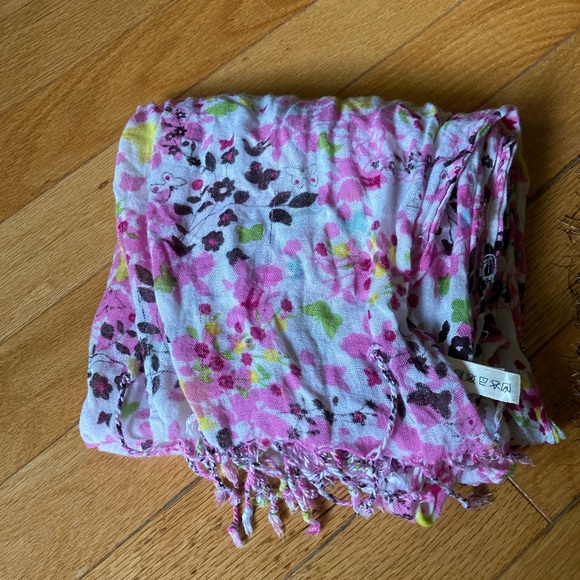 Various scarves - Picture 4 of 4